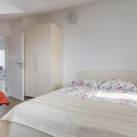 Apartments & Rooms Lavanda Malinska Ngoại thất bức ảnh