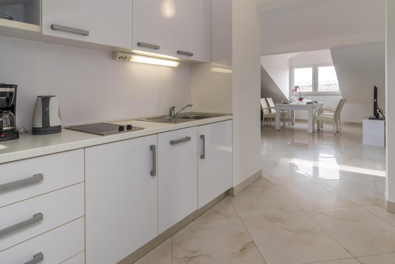 Apartments & Rooms Lavanda Malinska Ngoại thất bức ảnh