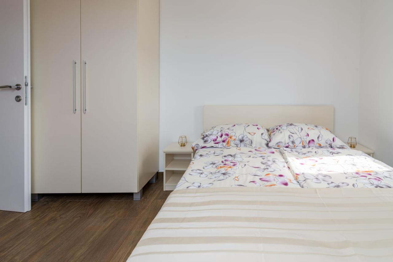 Apartments & Rooms Lavanda Malinska Ngoại thất bức ảnh