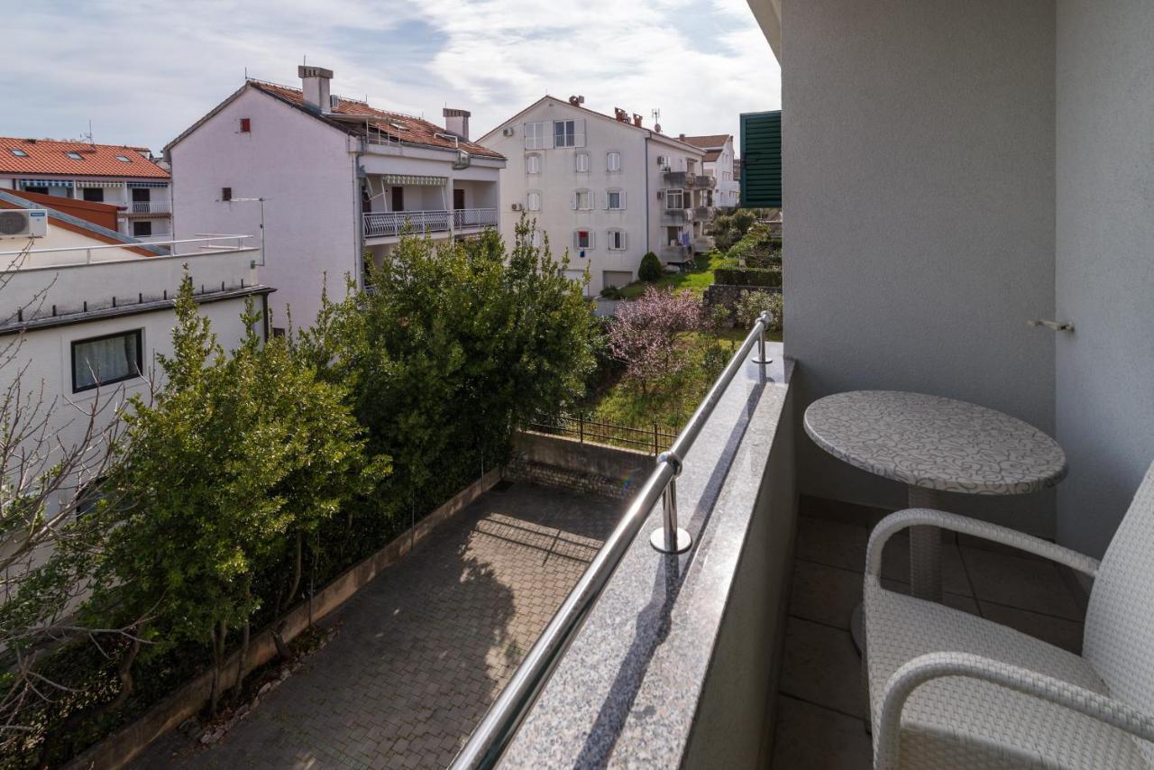 Apartments & Rooms Lavanda Malinska Ngoại thất bức ảnh