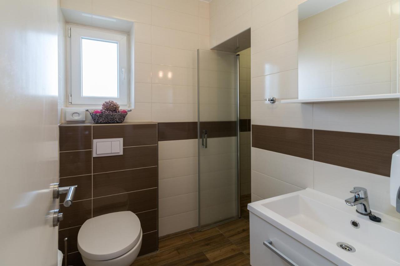 Apartments & Rooms Lavanda Malinska Ngoại thất bức ảnh