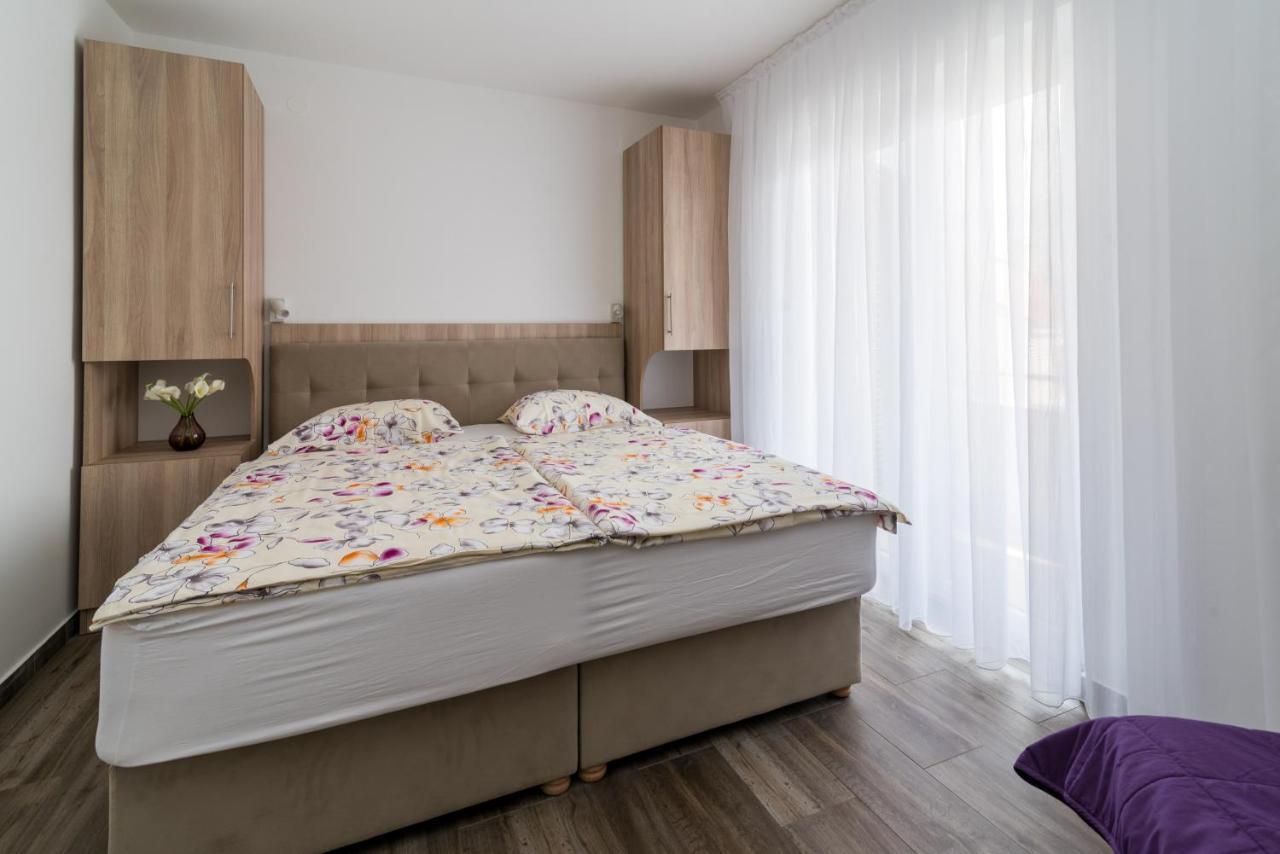 Apartments & Rooms Lavanda Malinska Ngoại thất bức ảnh