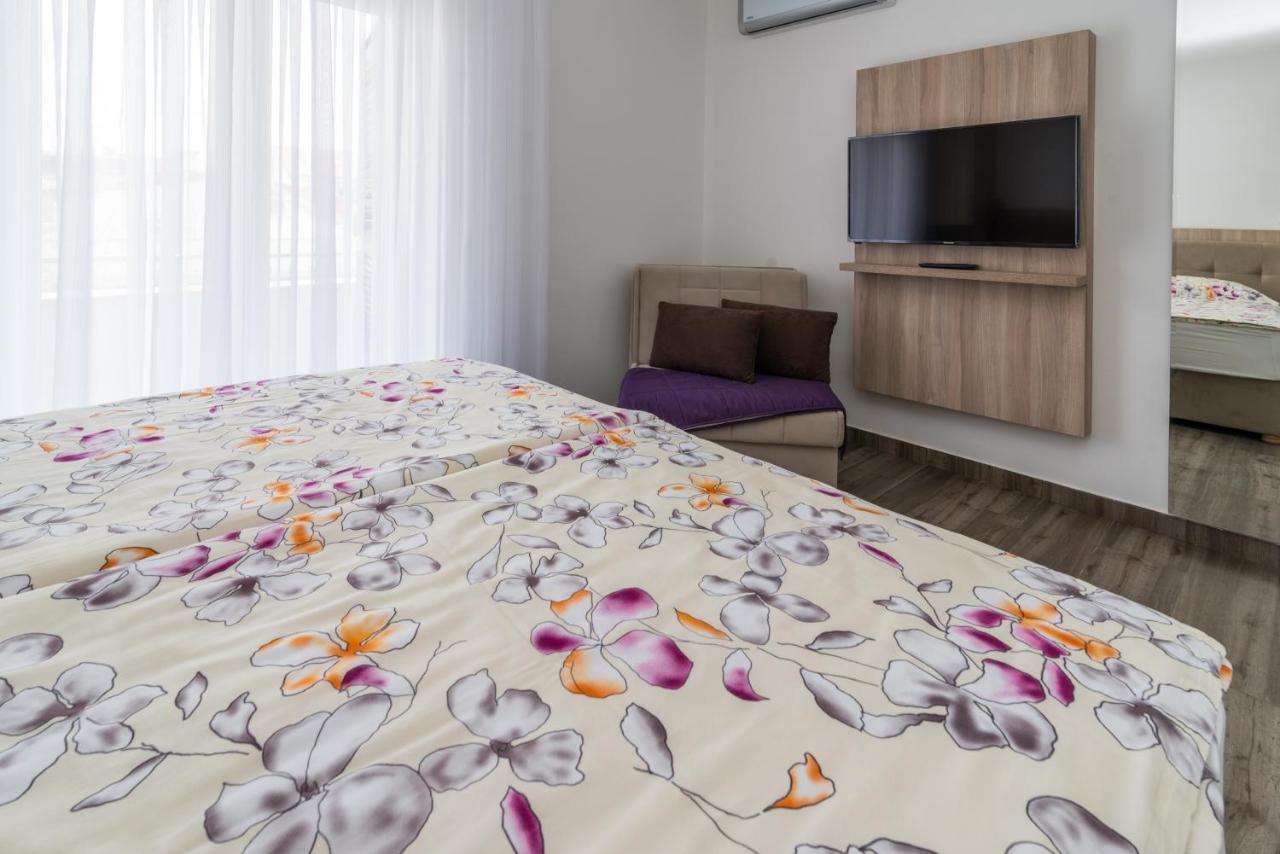Apartments & Rooms Lavanda Malinska Ngoại thất bức ảnh