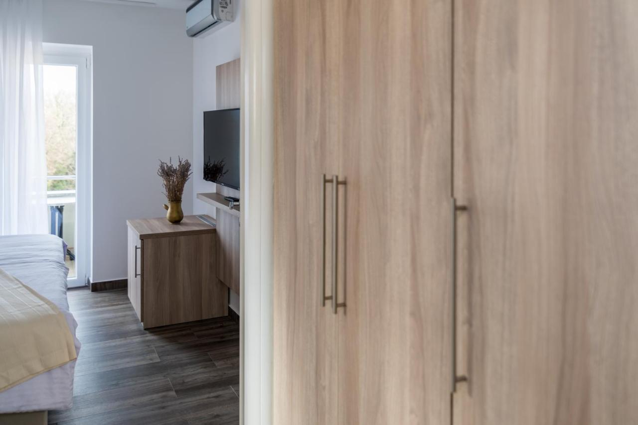 Apartments & Rooms Lavanda Malinska Ngoại thất bức ảnh